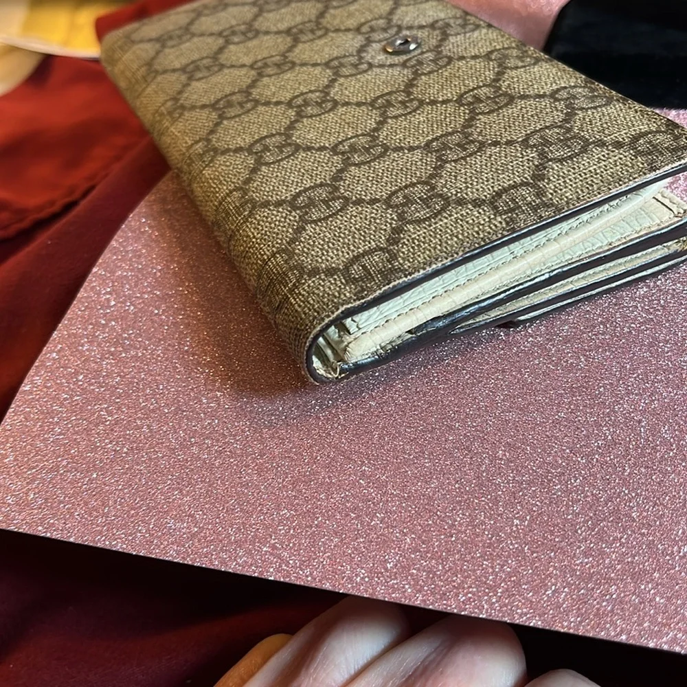 Gucci Long Wallet in Beige with Brown Logo - Picture 8 of 9
